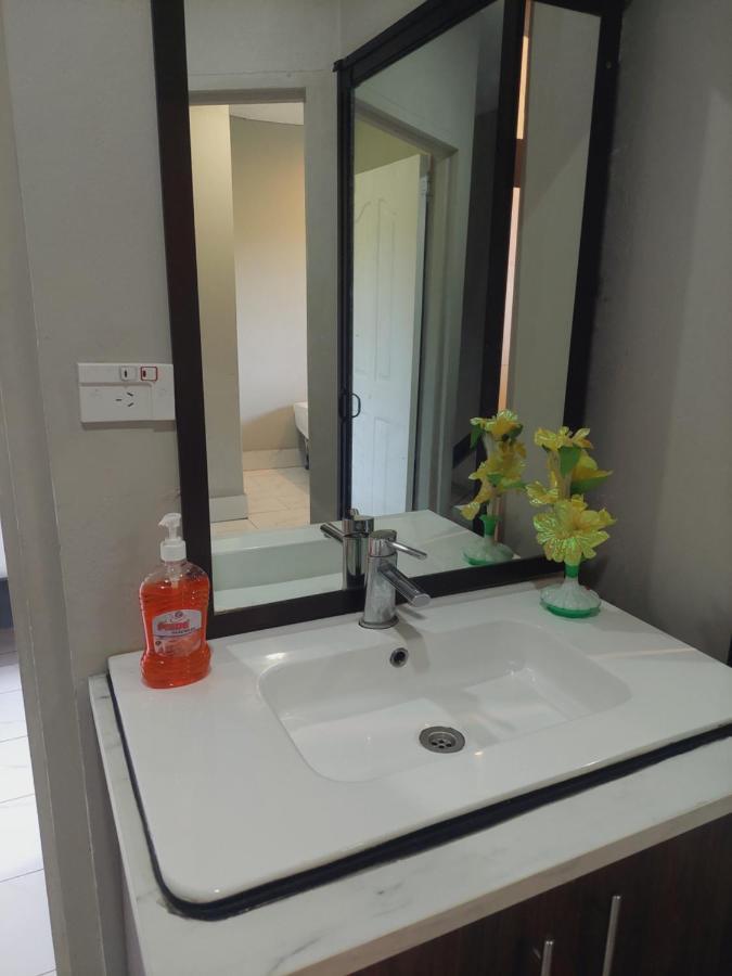 2 Bedroom Deluxe Наді Екстер'єр фото